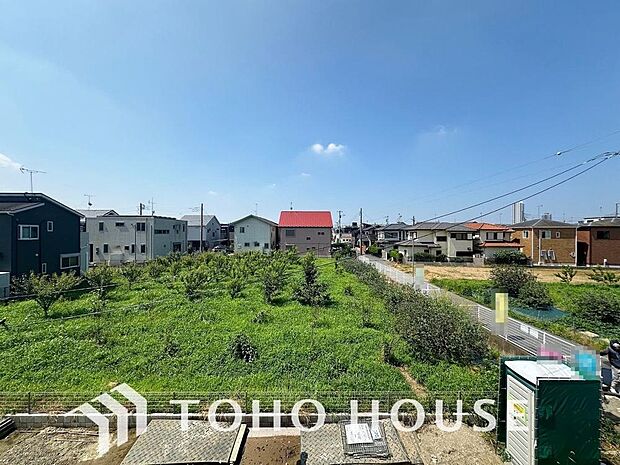 その豊かな眺望にふさわしい空間には、通風・採光にも優れ、心地よい光と風があふれています。