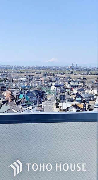 その豊かな眺望にふさわしい空間には、通風・採光にも優れ、心地よい光と風があふれています。