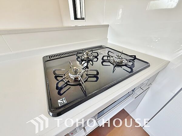 毎日料理をする、料理が好き、家族が多くて量を作る必要がある、等の方々にとっては必須の3口コンロ。