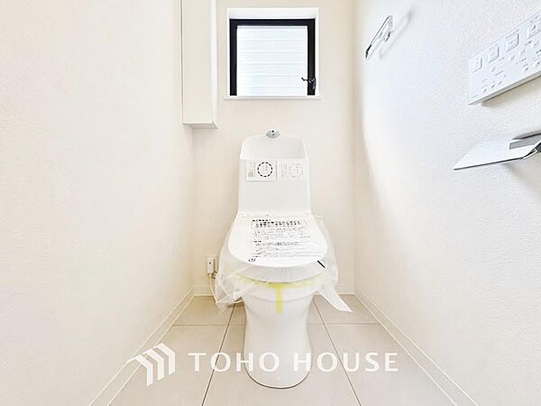 トイレには快適な温水洗浄便座付