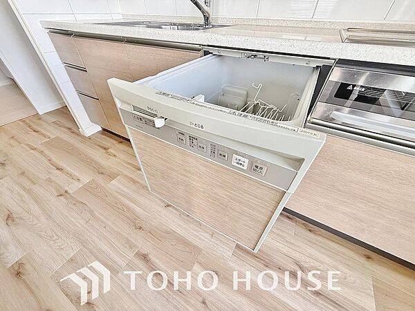 食器洗いの手間・時間が軽減できるアイテム。高温水や高圧水流を使うことにより効率よく食器洗浄できます。殺菌効果も高いので哺乳瓶などを使う家庭でも大変便利です。