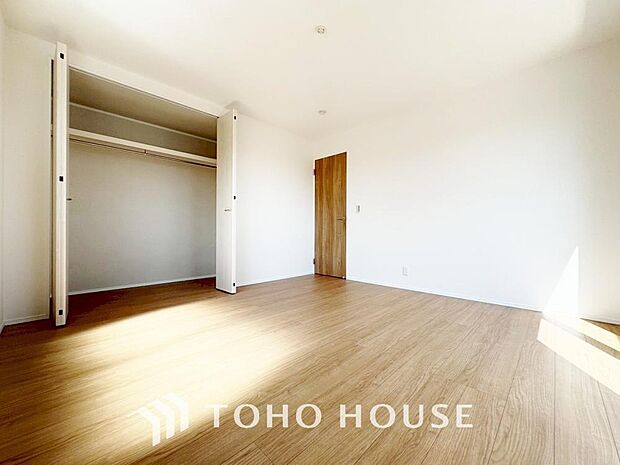 一日の疲れを癒やしてくれる主寝室。時を忘れて過ごす場所として過ごせるお部屋。