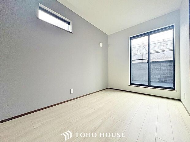 お部屋のクロス(壁紙)の一部に違う色や柄のクロスを取り入れ、白一色で単調になりがちなお部屋の雰囲気をガラリと変えることができます。