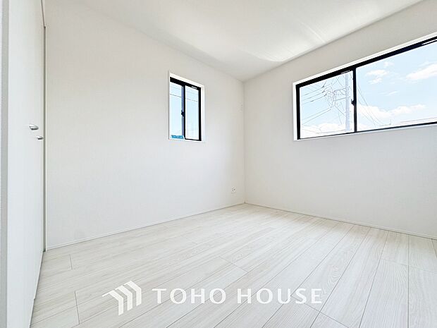 白を基調とした室内は、明るい住空間を造り出すだけでなく、清潔感をもたらしてくれます。