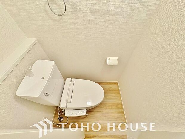 トイレには快適な温水洗浄便座付