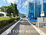 外観：周辺環境とのコラボレーションにより明るく開放的な空間を演出しております。