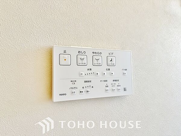 日本を訪れた外国の方で「使ってみて驚いた」と仰る方の多い、ウォシュレット。おしりを優しく洗ってくれるだけではなく、パワー脱臭機能なども備え、快適な空間を創出する機能もございます。