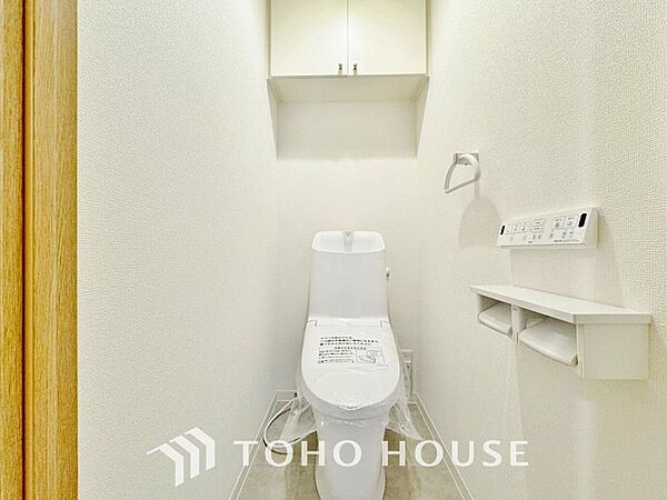 清潔な空間であって頂けますように、目に留まるだけではなく、汚れをふき取り易いフロアと壁紙をチョイス。