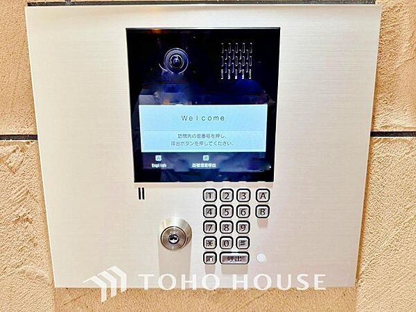 当マンションエントランスには、防犯対策の「オートロック」を採用。マンション住人以外の侵入を防ぐために設置しました。お子様がいらっしゃるご家庭にも安心の設備です。