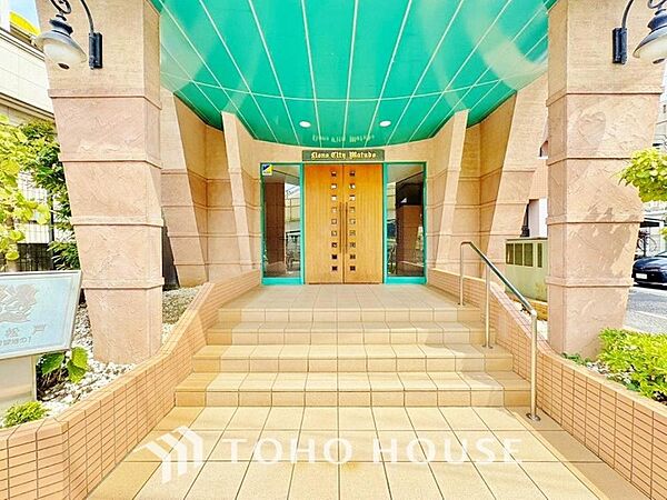 色合いも落ち着いた色を中心に構成され、重厚感のある雰囲気で居住者・来客者を迎えてくれます。