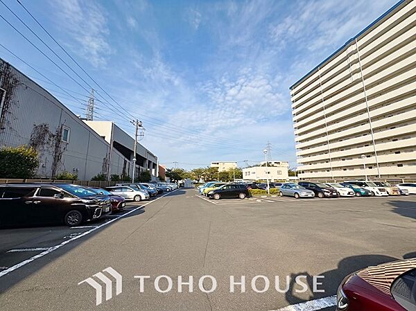敷地内に駐車場があると、重い荷物を運ぶ距離も短くなる為、気軽に買い物を楽しめるのではないでしょうか。