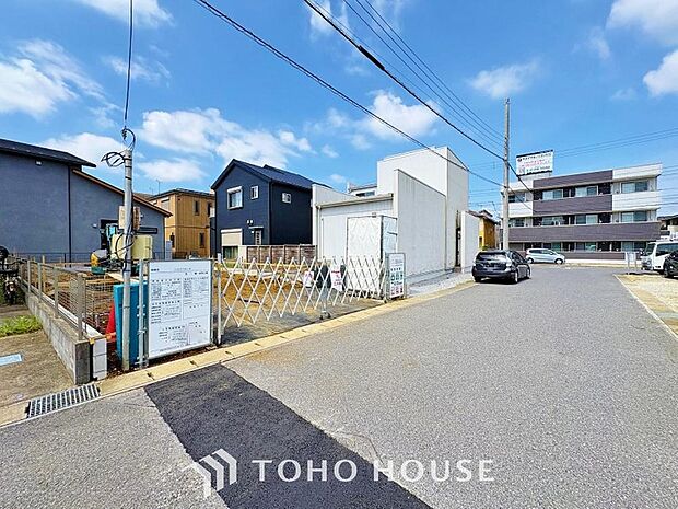 周辺環境とのコラボレーションにより明るく開放的な外観へ。住まいへの拘りは環境からも!