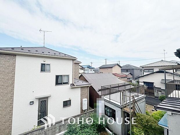 その豊かな眺望にふさわしい空間には、通風・採光にも優れ、心地よい光と風があふれています。