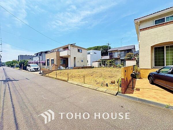 周辺環境とのコラボレーションにより明るく開放的な空間を演出しております。