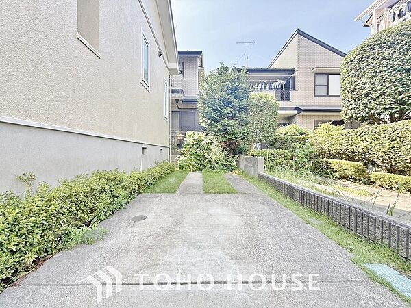 敷地内に駐車場があると、重い荷物を運ぶ距離も短くなる為、気軽に買い物を楽しめるのではないでしょうか。