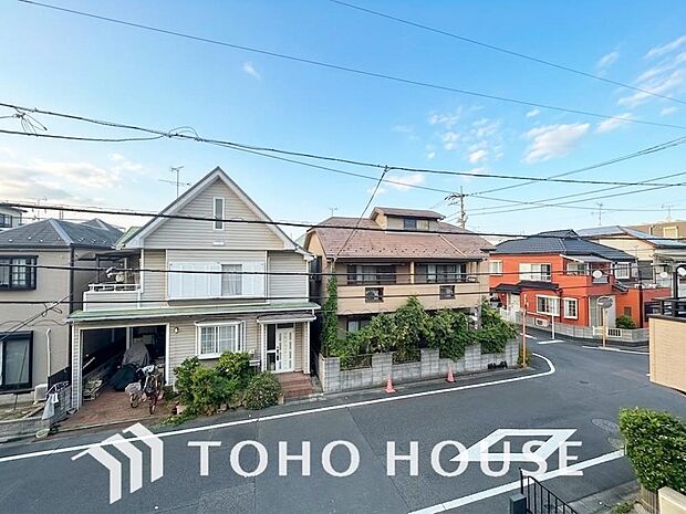 その豊かな眺望にふさわしい空間には、通風・採光にも優れ、心地よい光と風があふれています。