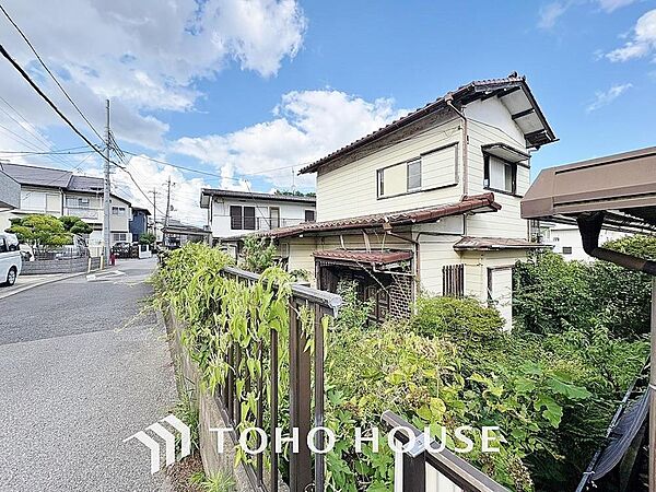 その豊かな眺望にふさわしい空間には、通風・採光にも優れ、心地よい光と風があふれています。※古家あり