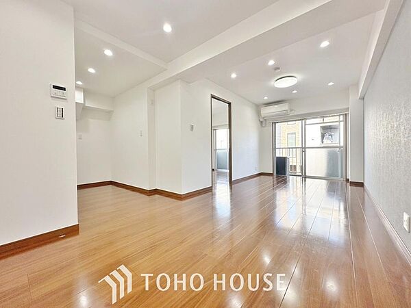 造りこんだ空間演出の妙が生み出す光と質のハーモニーはこの住宅のクオリティの良さを実感させてくれます。