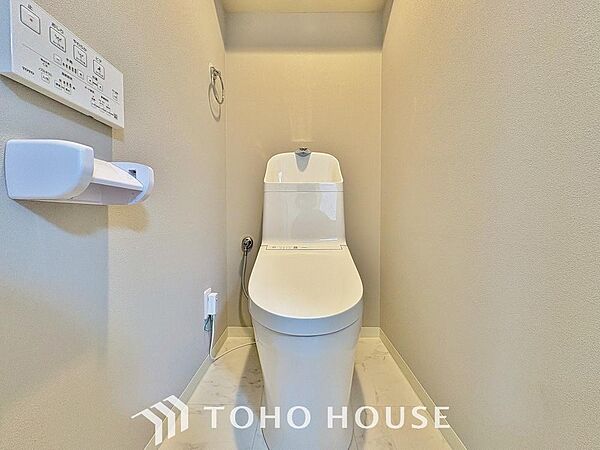 トイレには快適な温水洗浄便座付