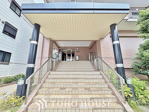 ここに住まわれる人にだけに許された専用のエントランス。ゆったりとした休息と癒しを提供してくれます。