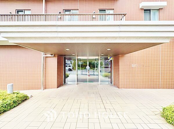 外観が明るい印象です。また、敷地内は清掃が行き届き、管理体制も良好です。