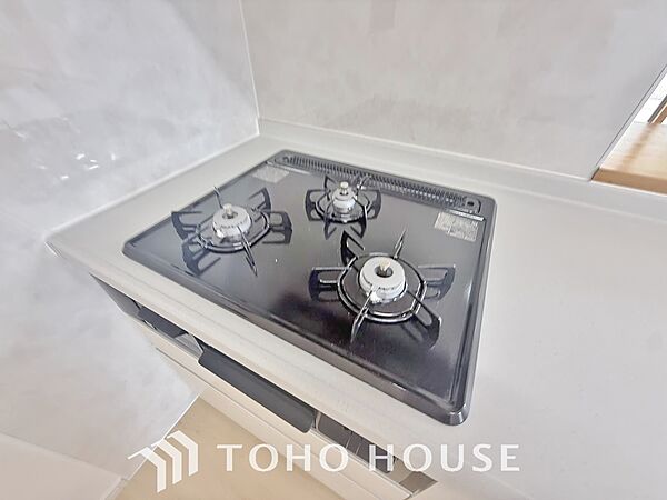 毎日料理をする、料理が好き、家族が多くて量を作る必要がある、等の方々にとっては必須の3口コンロ。