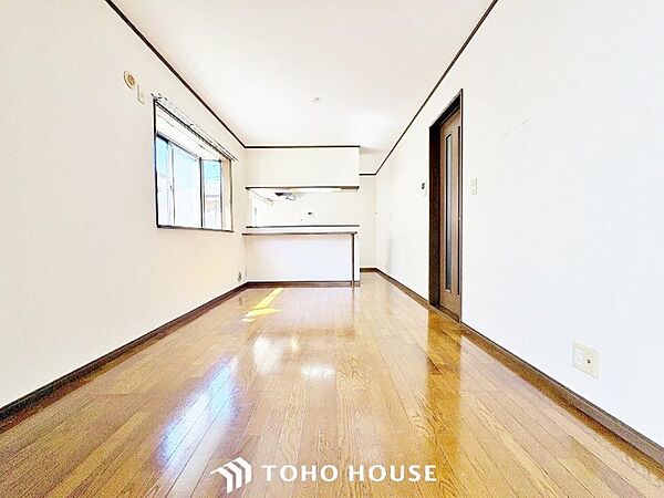 光と風があふれる開放的なリビングダイニングには自然と家族みんなが集まってきます。