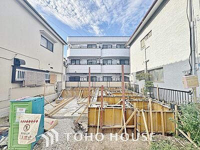 外観:太陽に愛された邸は、陽当り通風に優れた魅力的で快適さを追求した邸宅でした。 外観:太陽に愛された邸は、陽当り通風に優れた魅力的で快適さを追求した邸宅でした。