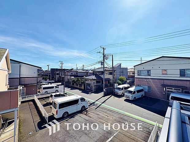 頬をなでる優しい風を感じることが出来るバルコニー。つい深呼吸をしたくなる気持ちの良い眺望です。