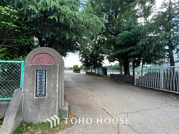 第一中学校　まで約1319m