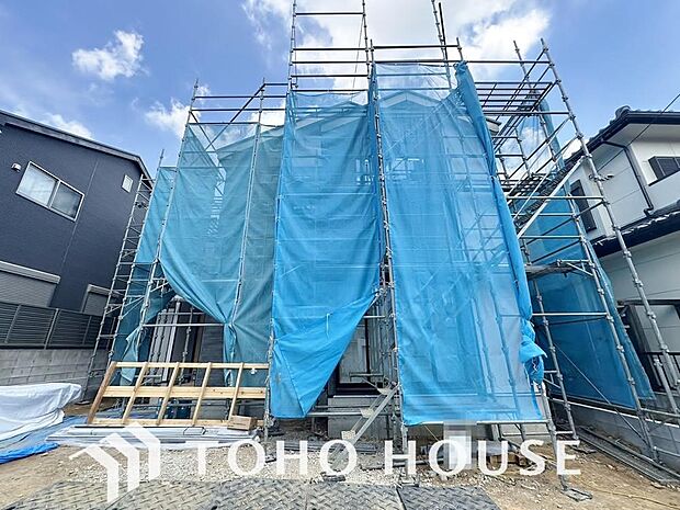 太陽に愛された邸は、陽当り通風に優れた魅力的で快適さを追求した邸宅でした。