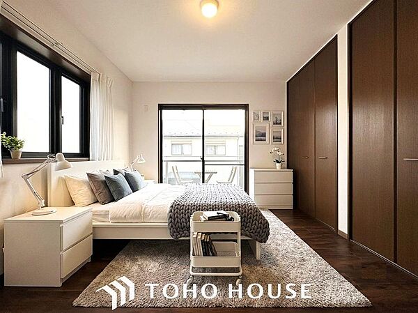 一日の疲れを癒やしてくれる主寝室。時を忘れて過ごす場所として過ごせるお部屋。  (※家具AI生成)