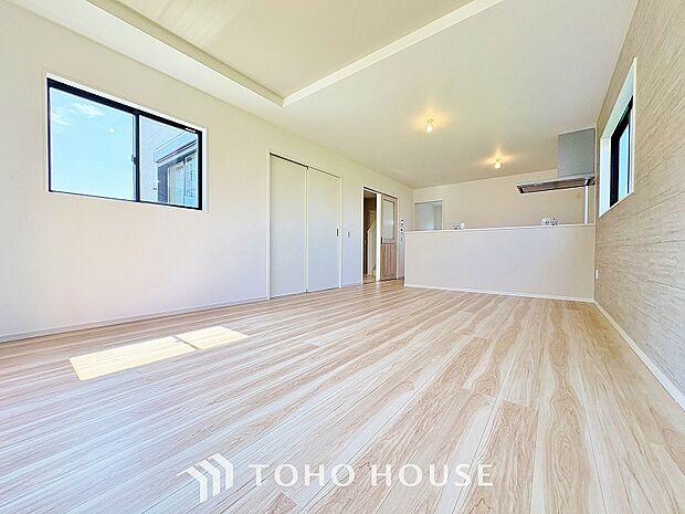 一日の中で多くの時間を過ごすリビングダイニングは爽やかな通風と採光を存分に感じる事が出来ます。