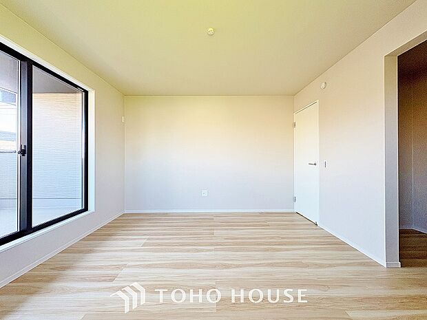 一日の疲れを癒やしてくれる主寝室。時を忘れて過ごす場所として過ごせるお部屋。