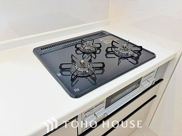 毎日料理をする、料理が好き、家族が多くて量を作る必要がある、等の方々にとっては必須の3口コンロ。同時進行で効率アップはもちろん鍋を移動する回数が減り、無駄な動きを軽減することが出来ます。