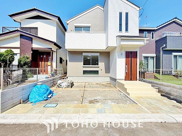 近隣の駐車場まで歩く必要がありません。 子どもや高齢者がいる世帯では駐車場から自宅までの距離が短い方が便利かつ、お荷物を運ぶ際にも距離が短い事で気軽に買い物を楽しめます。