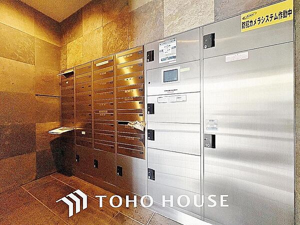 留守でも荷物が受け取れるため、共働きで昼間の宅配物の受け取りが困難な世帯や、ネットショッピング等の通信販売をよく利用する人にニーズが高まっています。再配達依頼する必要がなく、時間を有効に使えます。