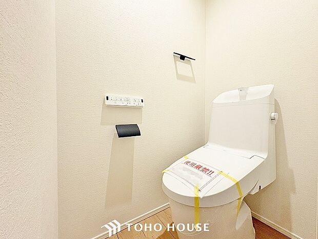 清潔な空間であって頂けますように、目に留まるだけではなく、汚れをふき取り易いフロアと壁紙をチョイス。
