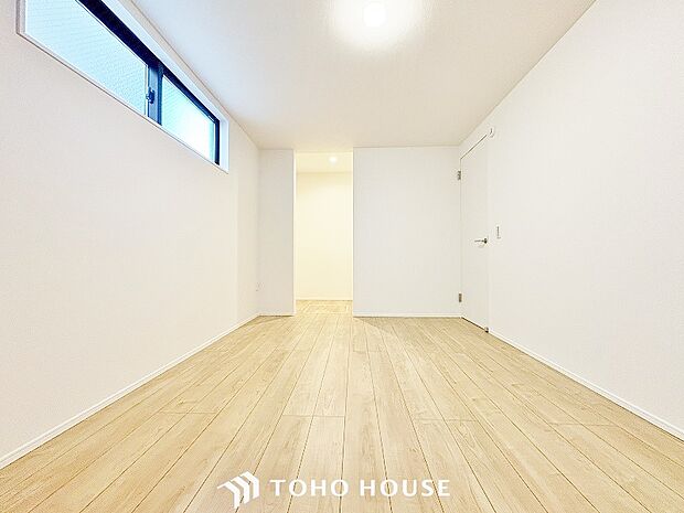 納戸は小さなお子様の遊び場専用としても活用できますね。そのままおもちゃ置き場にすることでお片付けも楽になるでしょう。