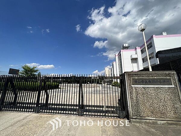 東深井中学校まで約1300m