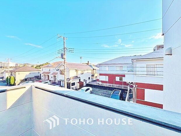 陽当りや通風・仕様設備やお部屋の大きさの比較、近隣・周辺環境や街並みなど、資料には掲載していない情報が現地にはたくさんあります。 是非一度、現地をご確認ください。