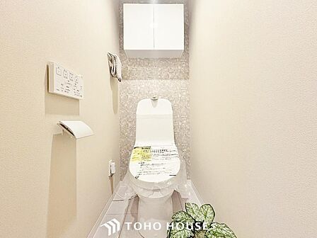 シンプルに清潔感のあるホワイト色。実用性も兼ね備えた造り。いつも清潔な空間であって頂けるよう配慮しました。