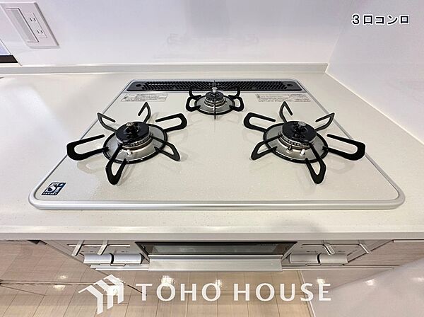 毎日料理をする、料理が好き、家族が多くて量を作る必要がある、等の方々にとっては必須の3口コンロ。同時進行で効率アップはもちろん鍋を移動する回数が減り、無駄な動きを軽減することが出来ます。