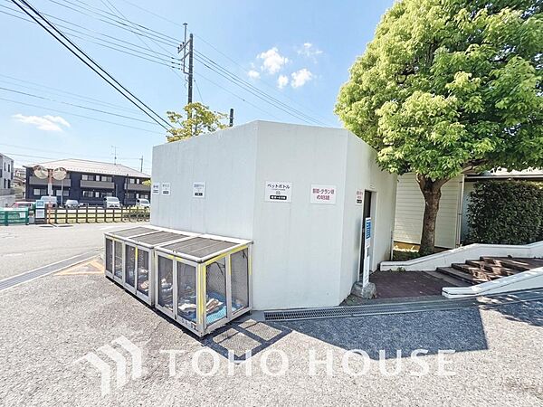 敷地内にゴミ置き場があると、外に出る必要が無いので、ごみ出しが短時間で終わります。外部の人にごみを見られたり持っていかれたりする心配がないので、防犯面も安心です。