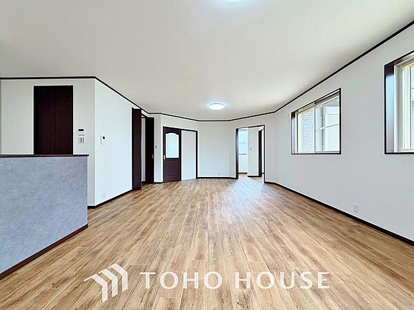 「陽だまりハウス」家族皆が集まる場所だからこそ、一番明るく使い勝手のいい空間に仕上げております。大切な人と沢山の思い出をこの空間で作りませんか。本日見学可能です。