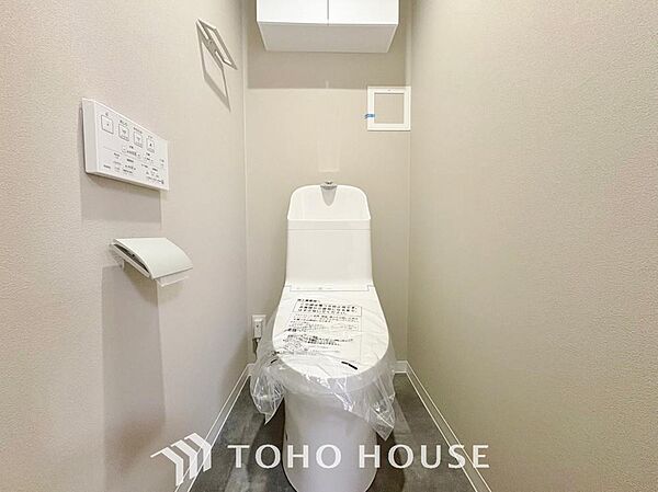 シンプルに清潔感のあるホワイト色。実用性も兼ね備えた造り。いつも清潔な空間であって頂けるよう配慮しました。