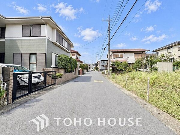 帰宅途中にショッピングやカフェを楽しんだり、利便性の良いこの地の生活は人々を魅了します。季節の流れを感じ、ゆったりとした一時を。時間の流れを取戻し、休日はスローライフを。