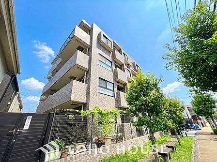 お客様の求める本当の“住み心地”とは何なのか。そのための一手間一工夫を惜しみません。街並みや周辺の環境に呼応しながら、美しく、そして毎日の暮らし。