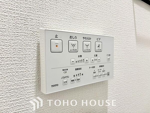 日本を訪れた外国の方で「使ってみて驚いた」と仰る方の多い、ウォシュレット。おしりを優しく洗ってくれるだけではなく、パワー脱臭機能なども備え、快適な空間を創出する機能もございます。