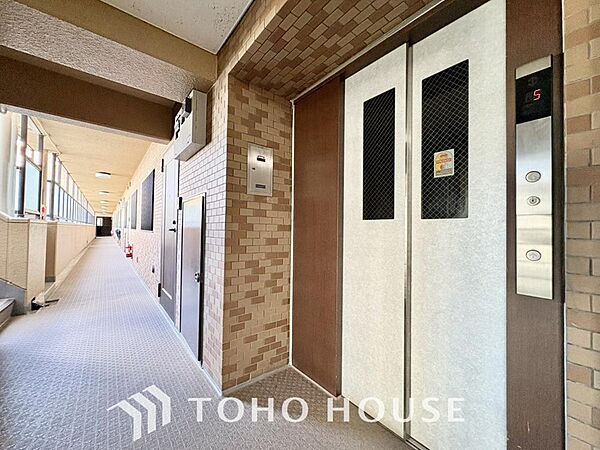 重い荷物などがあるときや、お子様をベビーカーで運ぶときなどに大変便利です。足腰の悪い方には欲しい設備です。